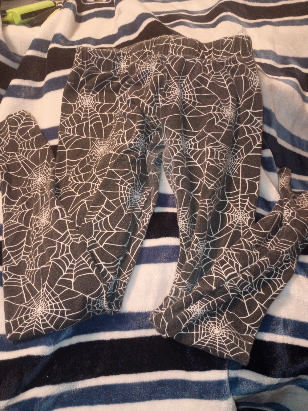No Boundaries Gray Spiderweb Print Leggings
